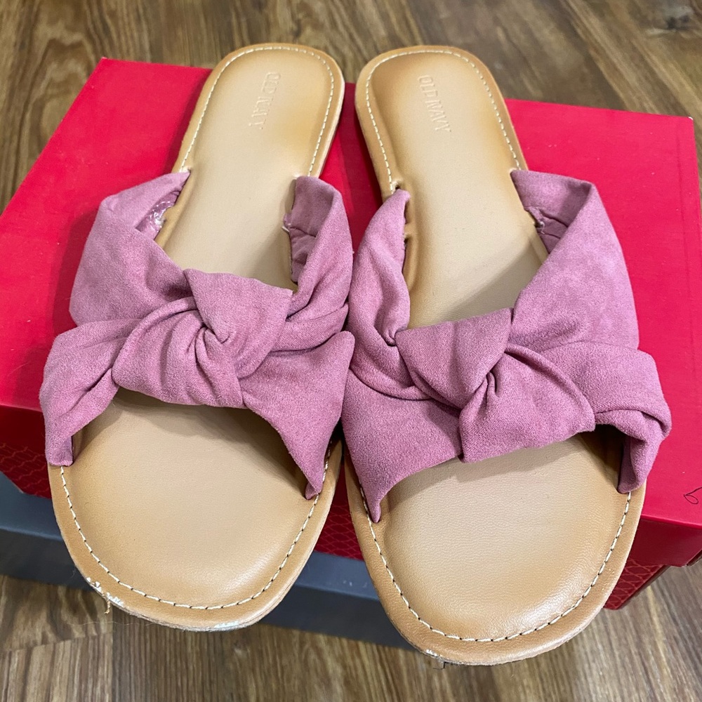 Sandals with knotted detail